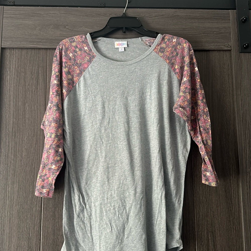 Euc Lularoe Randy raglan tshirt with heathered tribal print sleeves size L